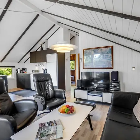 Yarla - 500m To The Fjord By Interhome